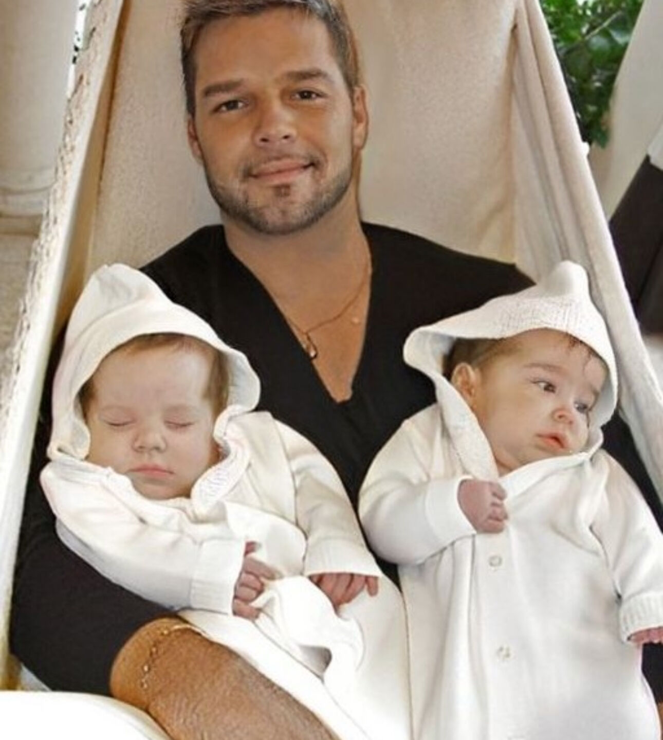 What Do Ricky Martin’s Teenage Twins and Two Rarely-Seen Youngest Kids Look Like?